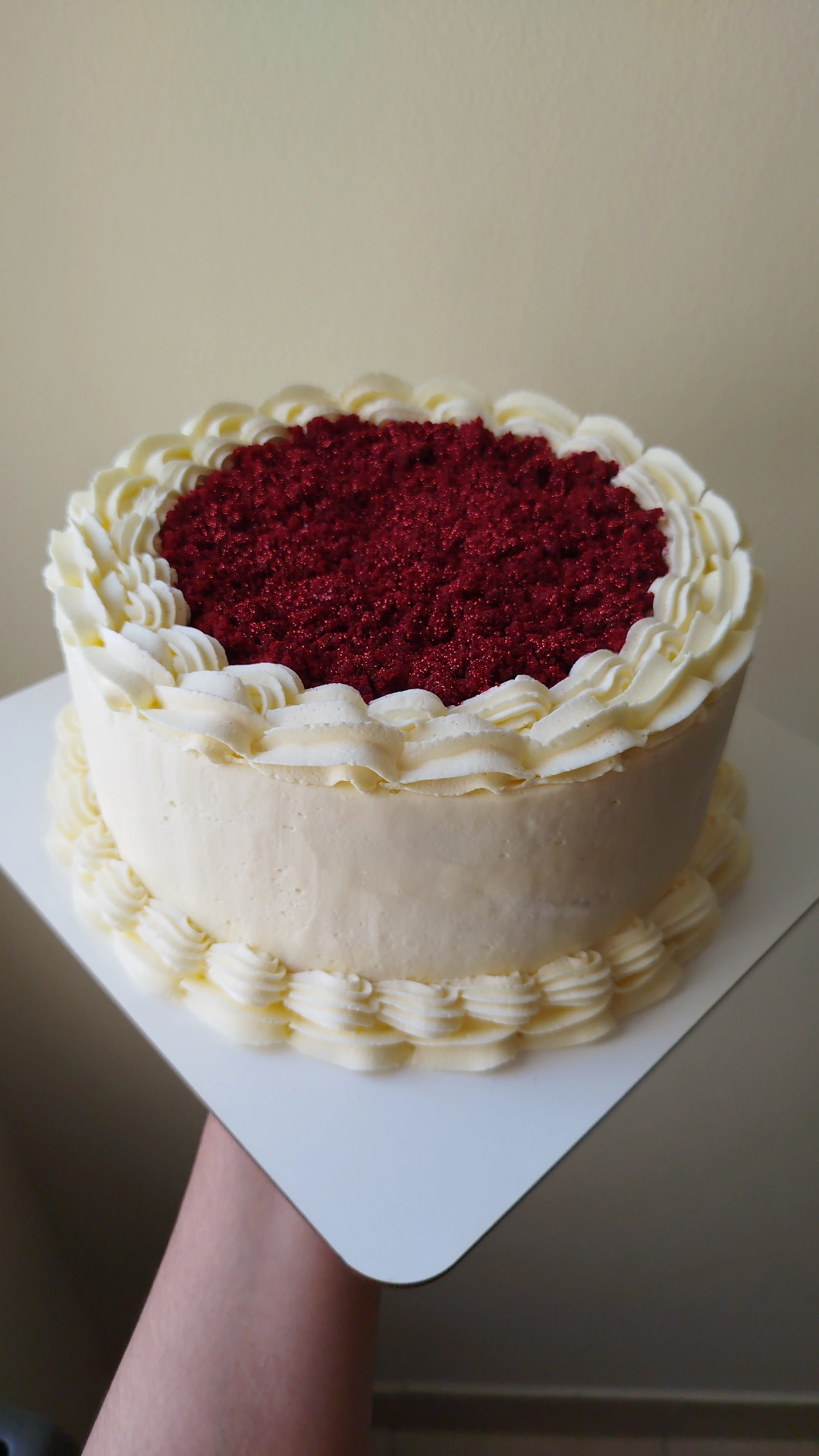 Torta red velvet con rosetas